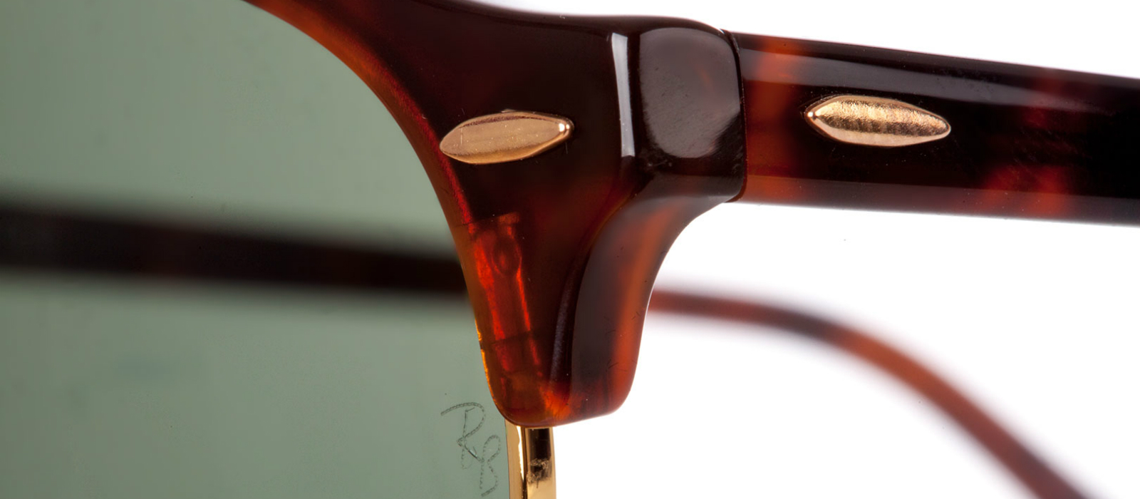 Cómo identificar unas gafas de sol falsas de unas auténticas y cuáles te  convienen - Vivir - COPE
